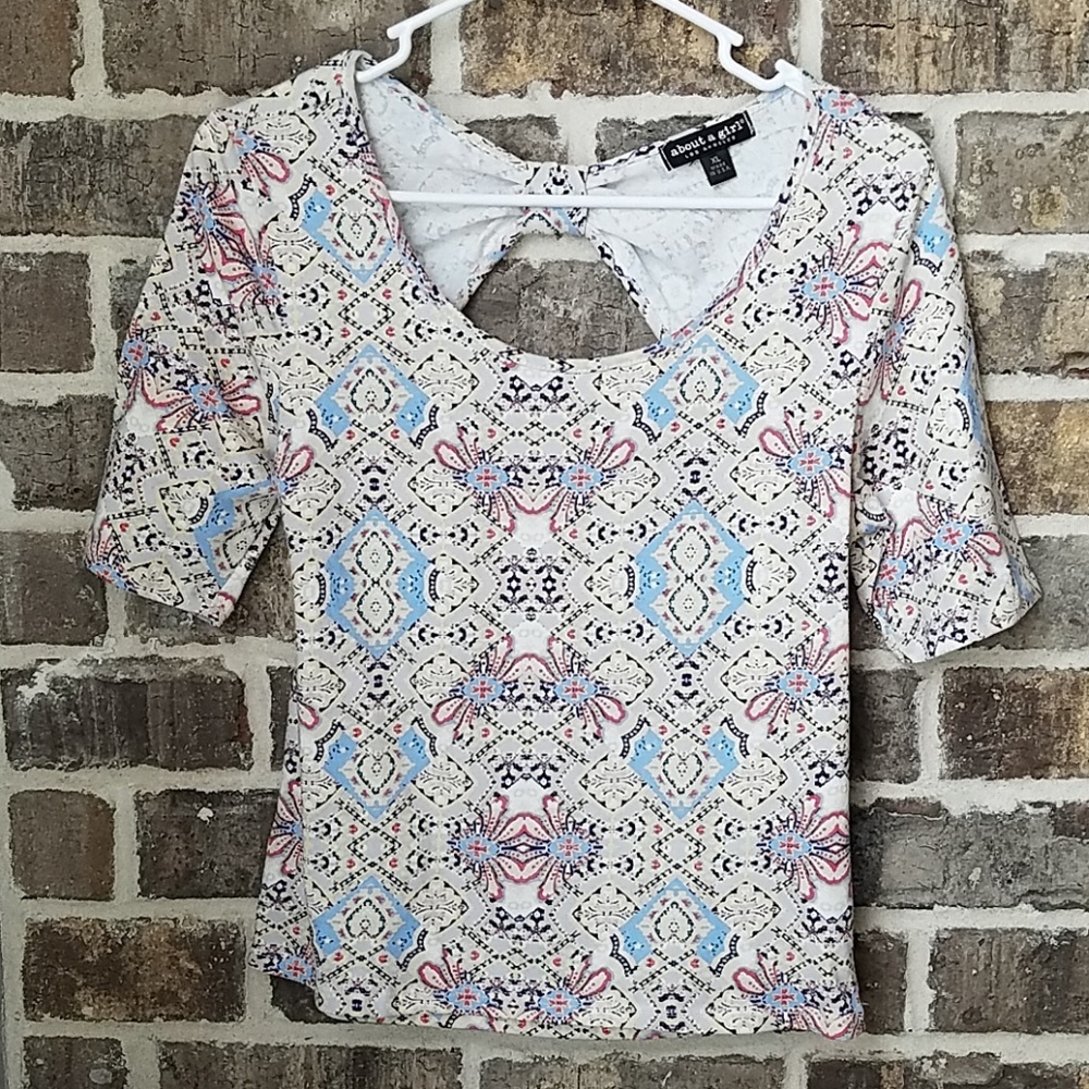 🎪⭐About  a Girl Peekaboo Back Top